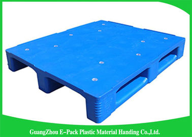 سیستم قفسه بندی تجهیزات ذخیره سازی پالت های پلاستیکی سنگین آبی رنگ سفارشی شده است
